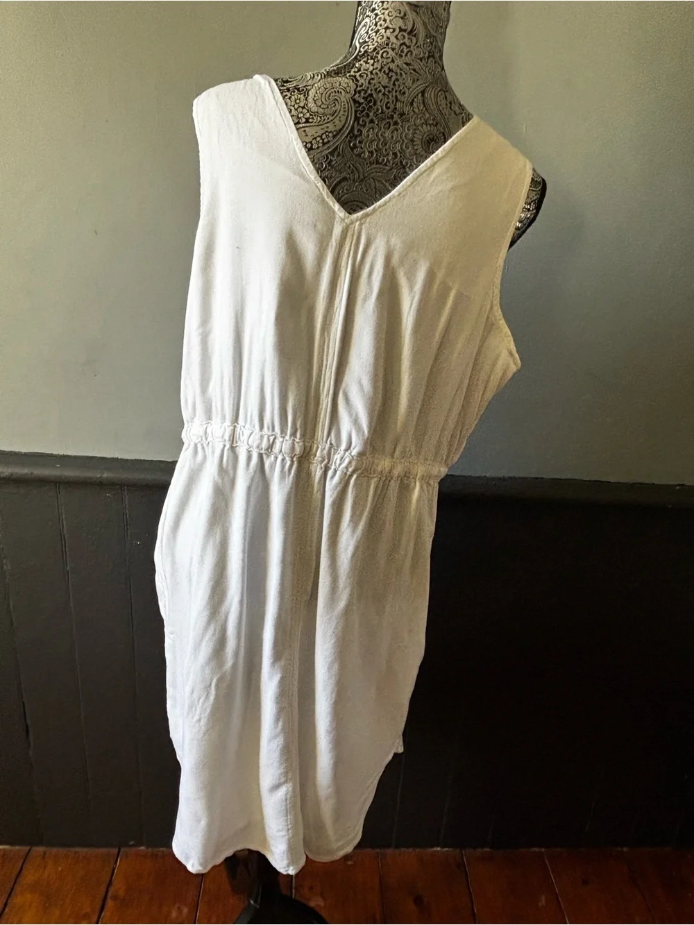Time and Tru White Sleeveless V-Neck Drawstring Waist Dress - Picture 3 of 6